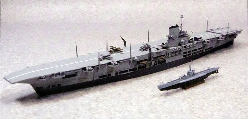 Aoshima 01022 ROYAL NAVY AIRCRAFT CARRIER ARK ROYAL VS U-BOAT81 1/700 – zdjęcie 2