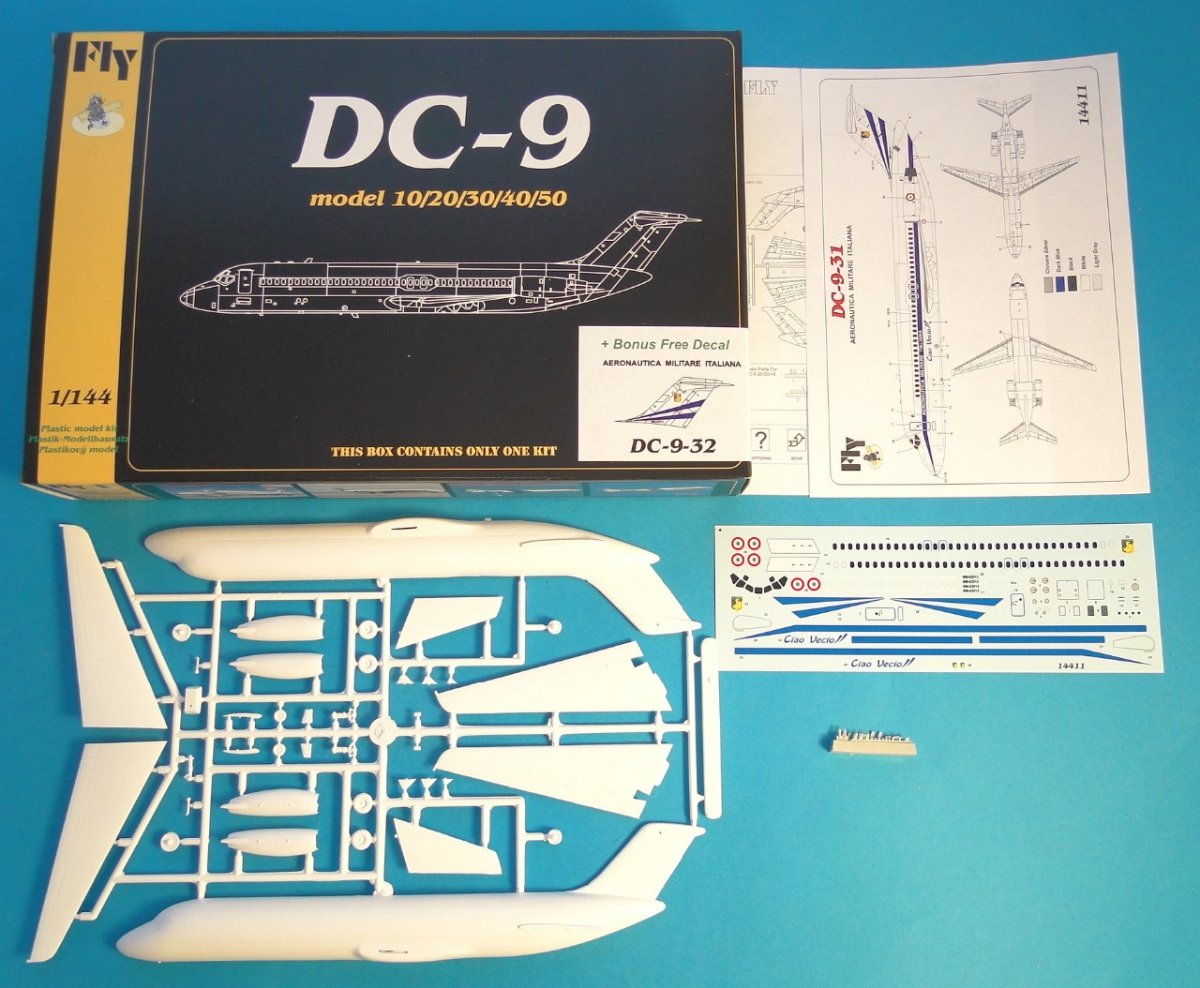 Fly 14411 DC 9-32 Aeronautica Militare Italiana 1/144 – image 2