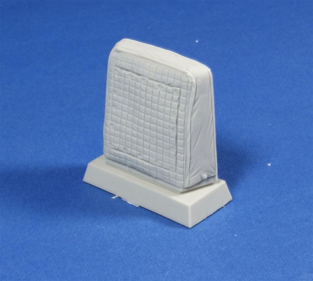 Panzer Art RE35-174 Cooler mask with canvas cover for Sd.Kfz 9 “FAMO” 1/35 – image 3