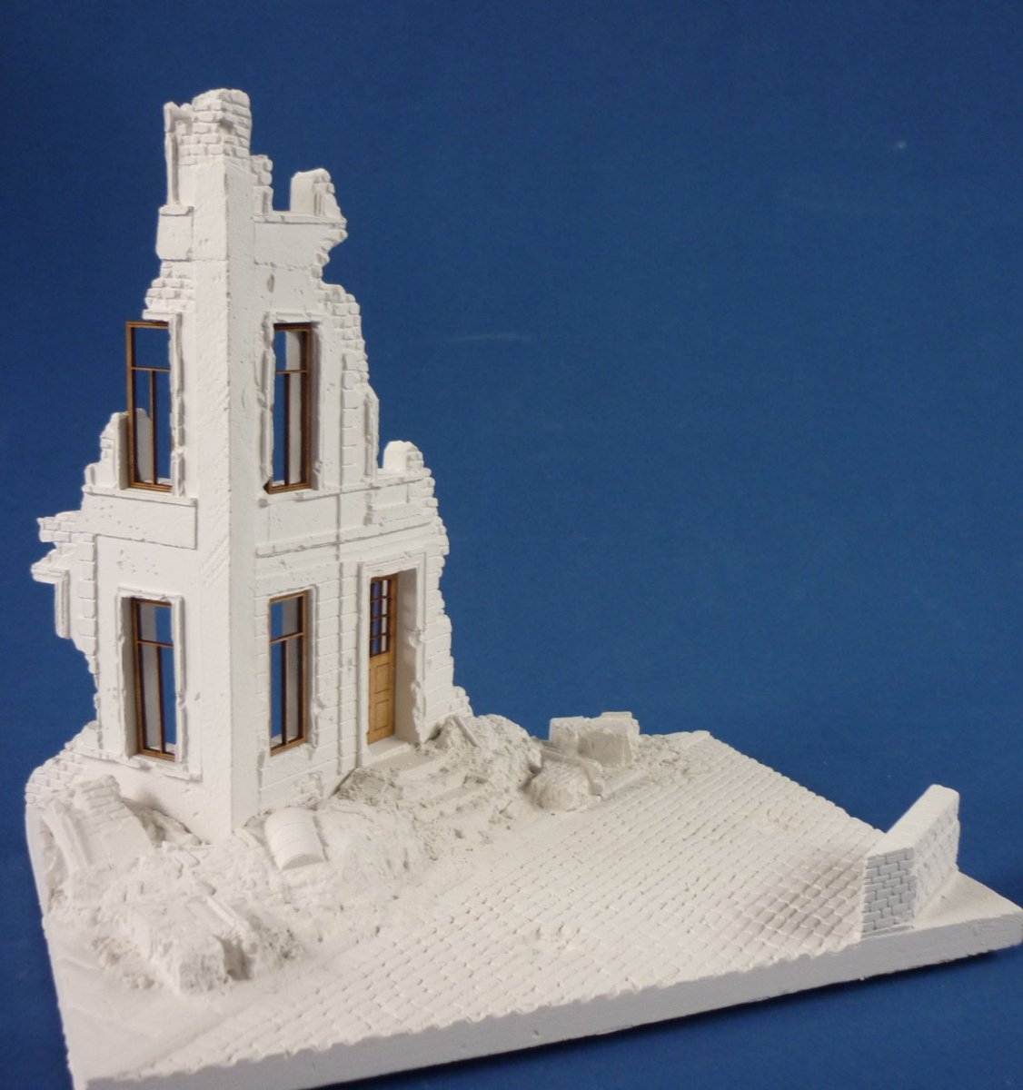 RT-Diorama 35252 Diorama-Base: Corner Ruin Berlin 1/35 – image 2