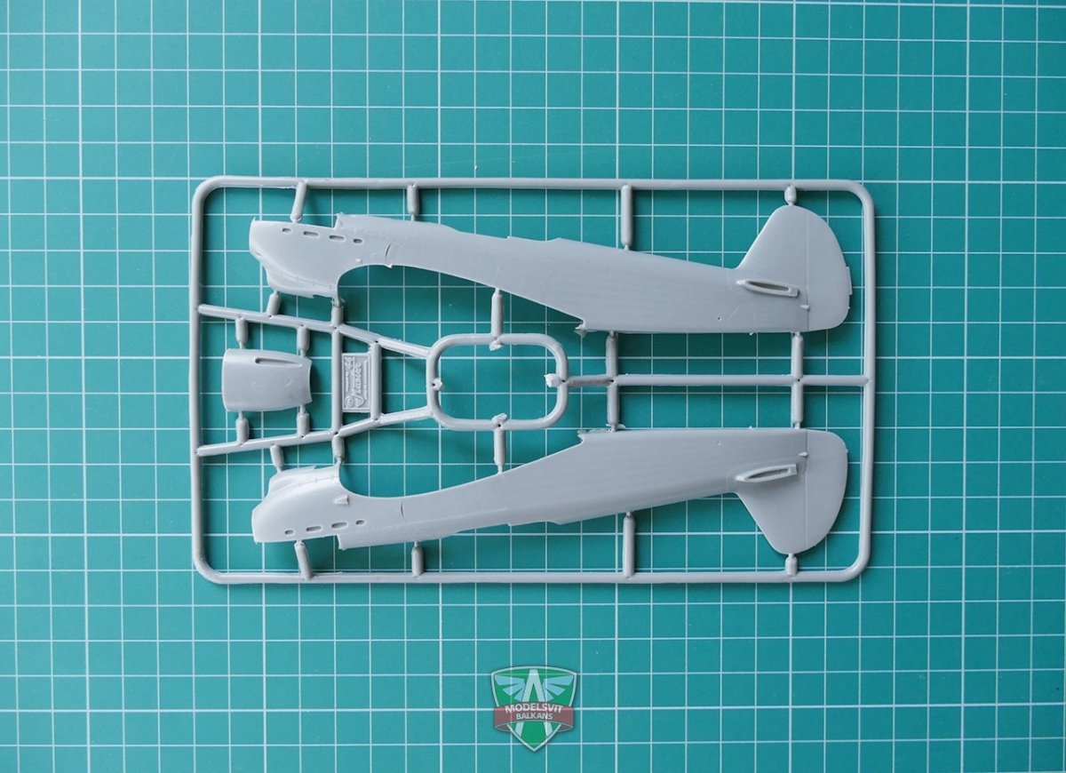 Modelsvit 4801 Yak-1B Soviet fighter 1/48 – image 4