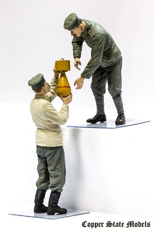 Copper State Models F32-005 German aerodrome personnel bomb loading 1/32 – zdjęcie 3