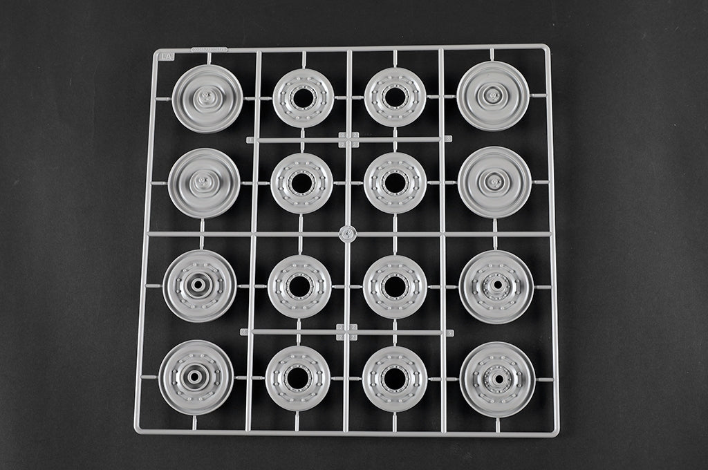 Trumpeter 00945 Pz.Kpfw.VI Ausf.E Sd.Kfz. 181 Tiger I Late Production 1/16 – zdjęcie 37