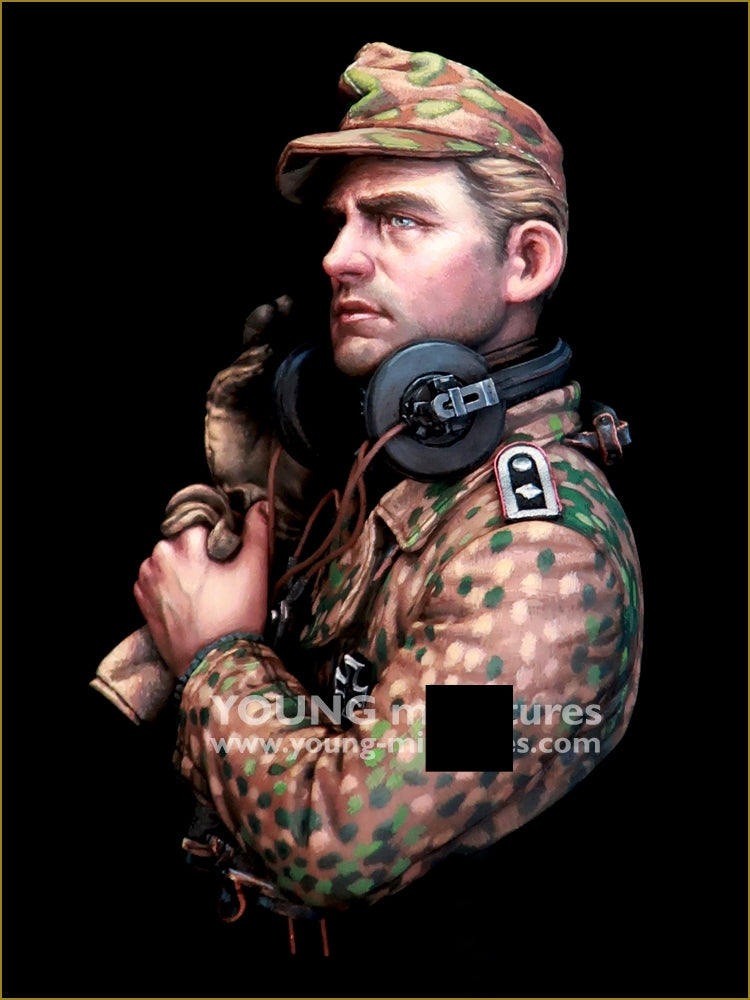 Young Miniatures YM18100 German Waffen SS Panzer Officer 1/10