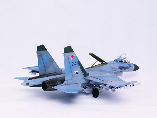 Trumpeter 02224 Soviet Sukhoi Su-27 Flanker B 1/32 – zdjęcie 7