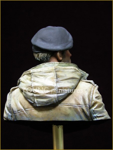 Young Miniatures YM1835 British Tank Crew WWII 1/10 – image 5