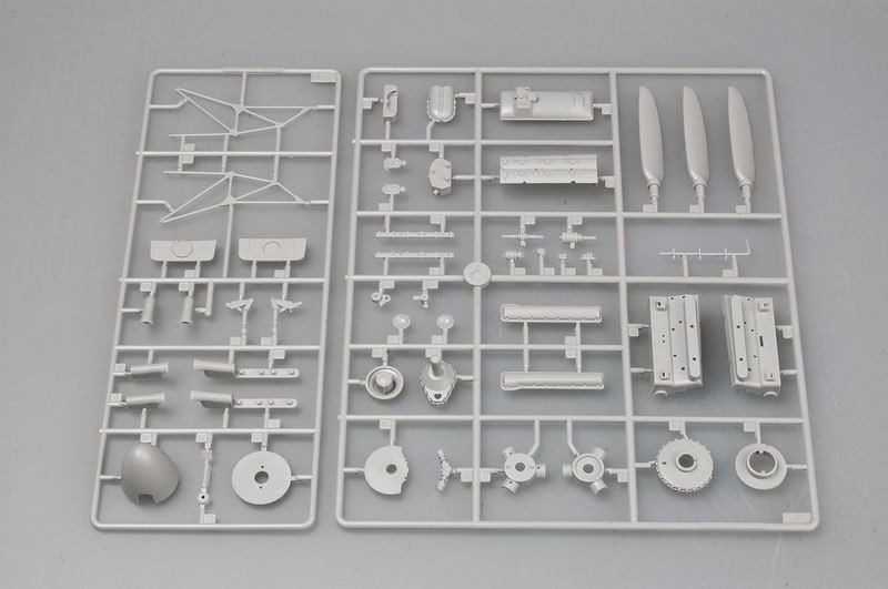 Trumpeter 02417 Hurricane Mk II D/Trop 1/24 – zdjęcie 6
