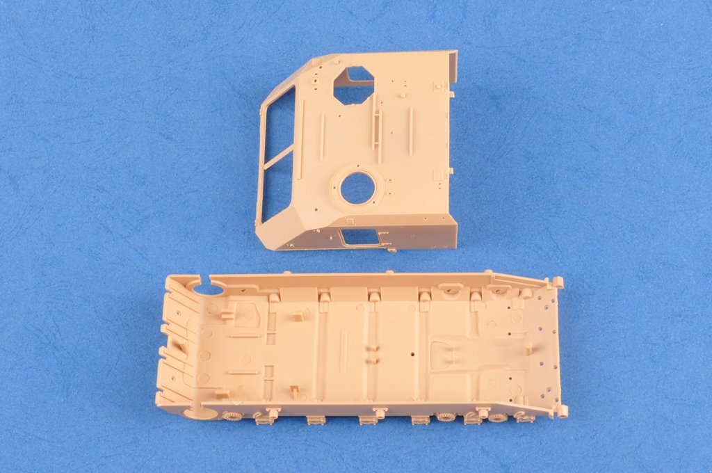 Hobby Boss 83835 GCT 155mm AU-F1 SPH Based on T-72 1/35 – image 4