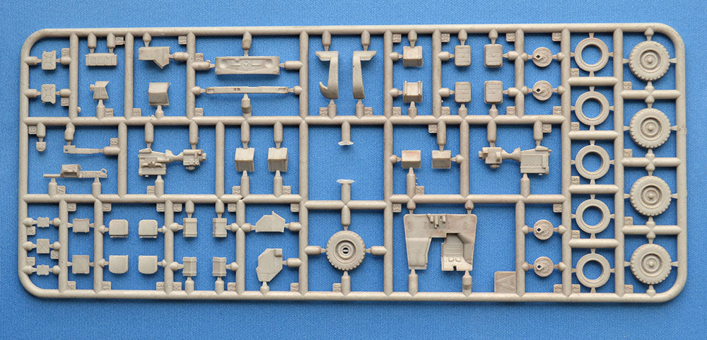 ACE 72469 Unimog S 404 Krankenwagen 1/72 – image 6