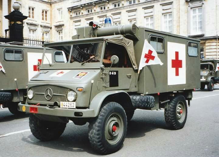 ACE 72469 Unimog S 404 Krankenwagen 1/72 – image 7