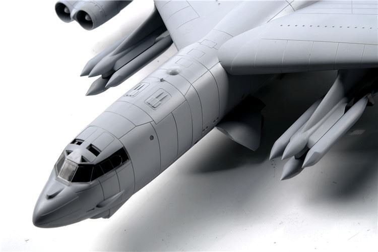 Modelcollect UA72200 B-52H U.S. Stratofortress strategic Bomber 1/72 – zdjęcie 9