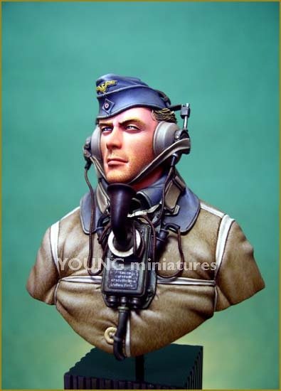 Young Miniatures YM1803-R German S-Boot crew 1/10 – image 4