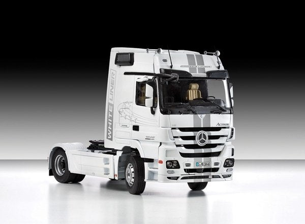 Italeri 3884 Mercedes-Benz Actros MP3 (1/24) 