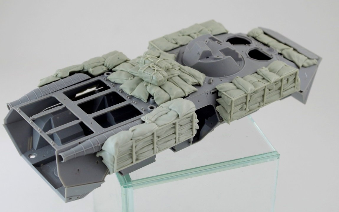 Panzer Art RE35-693 Sandbags armor for Ukrainian BTR-80 1/35 – image 4