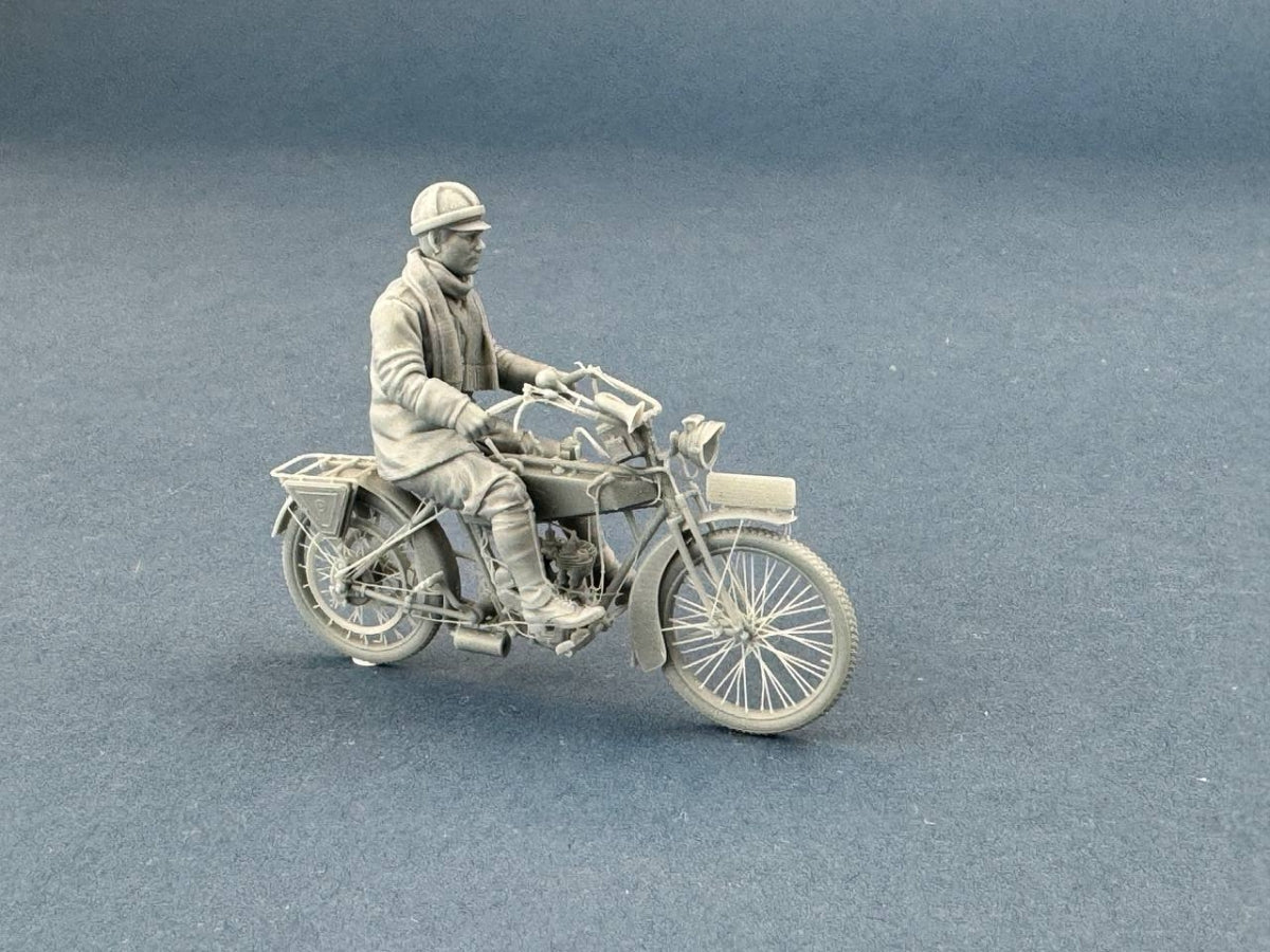 Copper State Models F35-057 German Dispatch Rider riding a motorcycle (Motorcycle not included) 1/35 – image 2