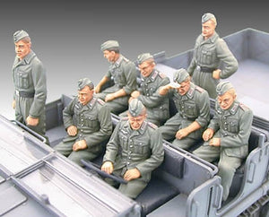 Tamiya 35239 German 18-Ton Heavy Half-Track FAMO 1/35 – image 12
