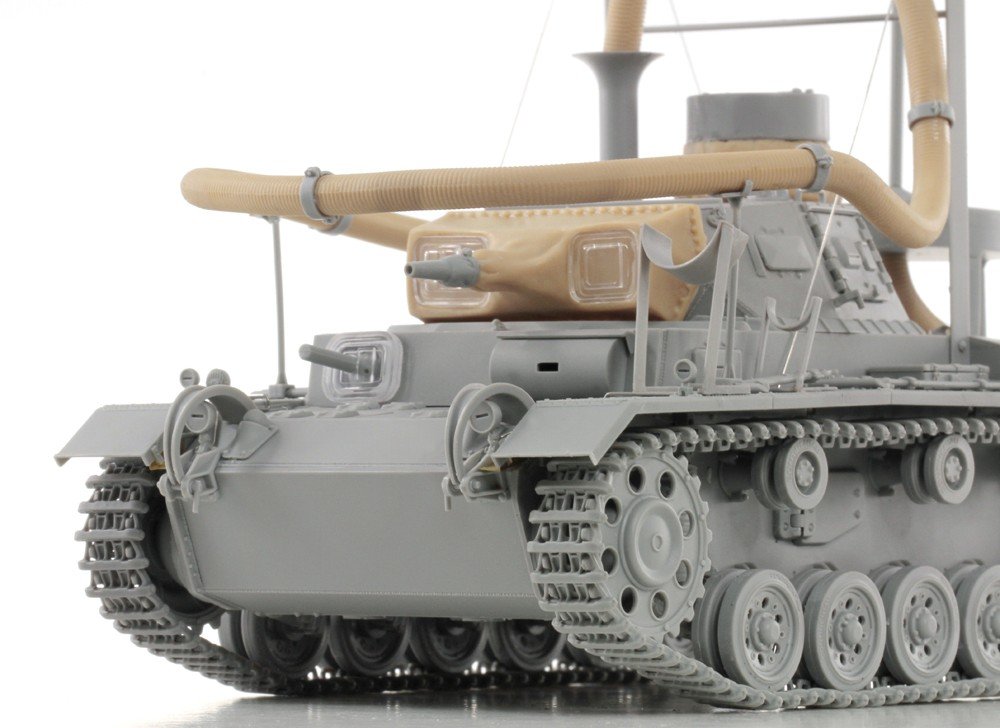 Cyber Hobby 6717 Pz. Kpfw. 111(3.7cm)(T) Ausf. F, Operation Seelowe 1/35 – zdjęcie 6