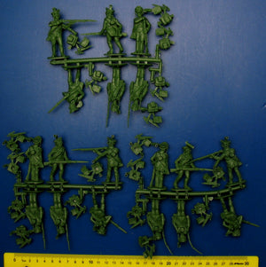 Hat 9321 Napoleonic Russian Musketeers (Action) 1/32