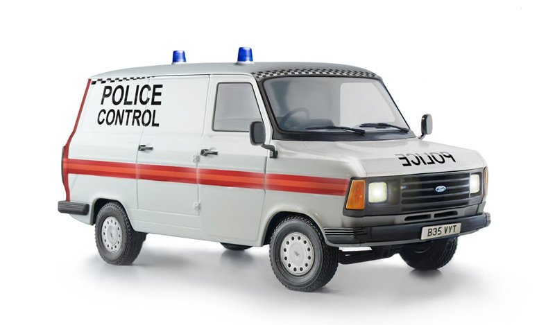 Italeri 3657 FORD TRANSIT UK POLICE 1/24 – zdjęcie 2