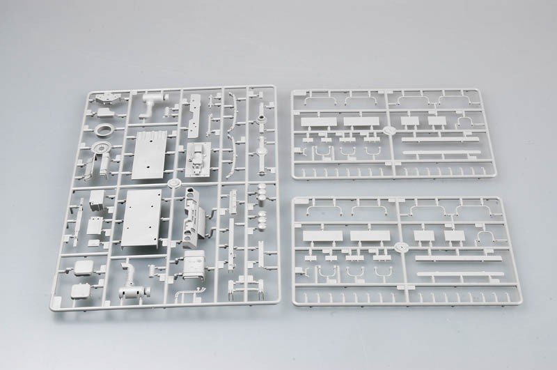 Trumpeter 01004 M1078 Light Medium Tactical Vehicle (LMTV) Standard Cargo Tru 1/35 – image 13