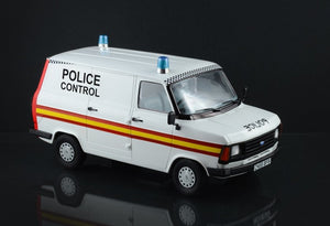 Italeri 3657 FORD TRANSIT UK POLICE 1/24 – zdjęcie 3