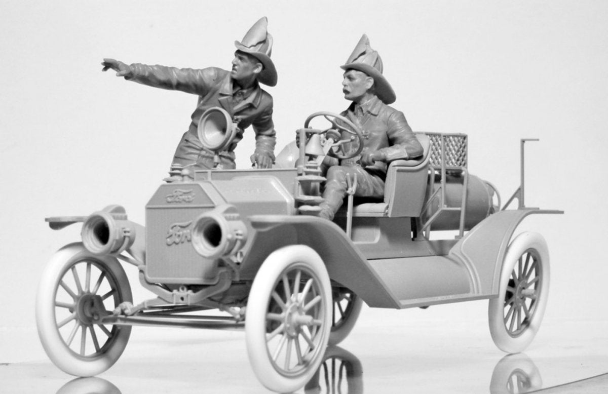ICM 24006 American Fire Truck Crew (1910s) (2 figures) 1/24 – image 6