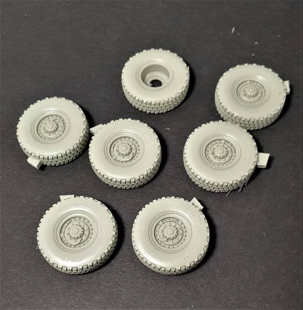 Panzer Art RE35-710 FMTV Road wheels (Goodyear) 1/35 – zdjęcie 2