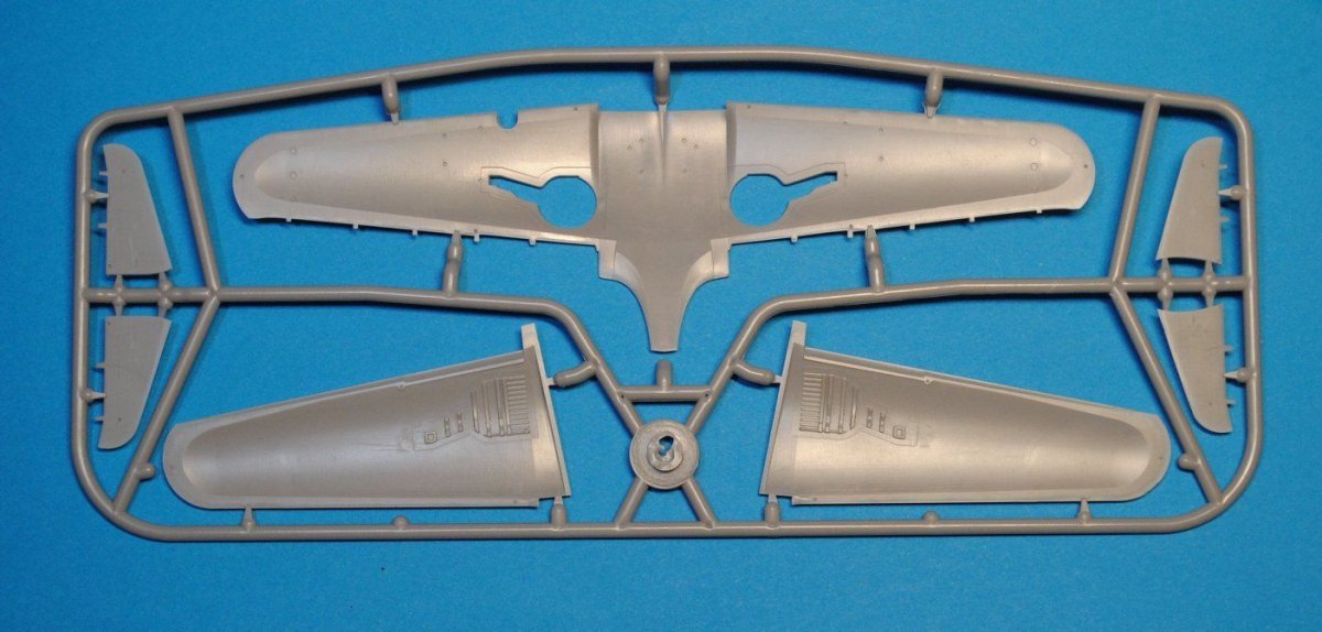 Dora Wings 72005 Bell P-63E-1-BE Kingcobra 1/72 – image 4