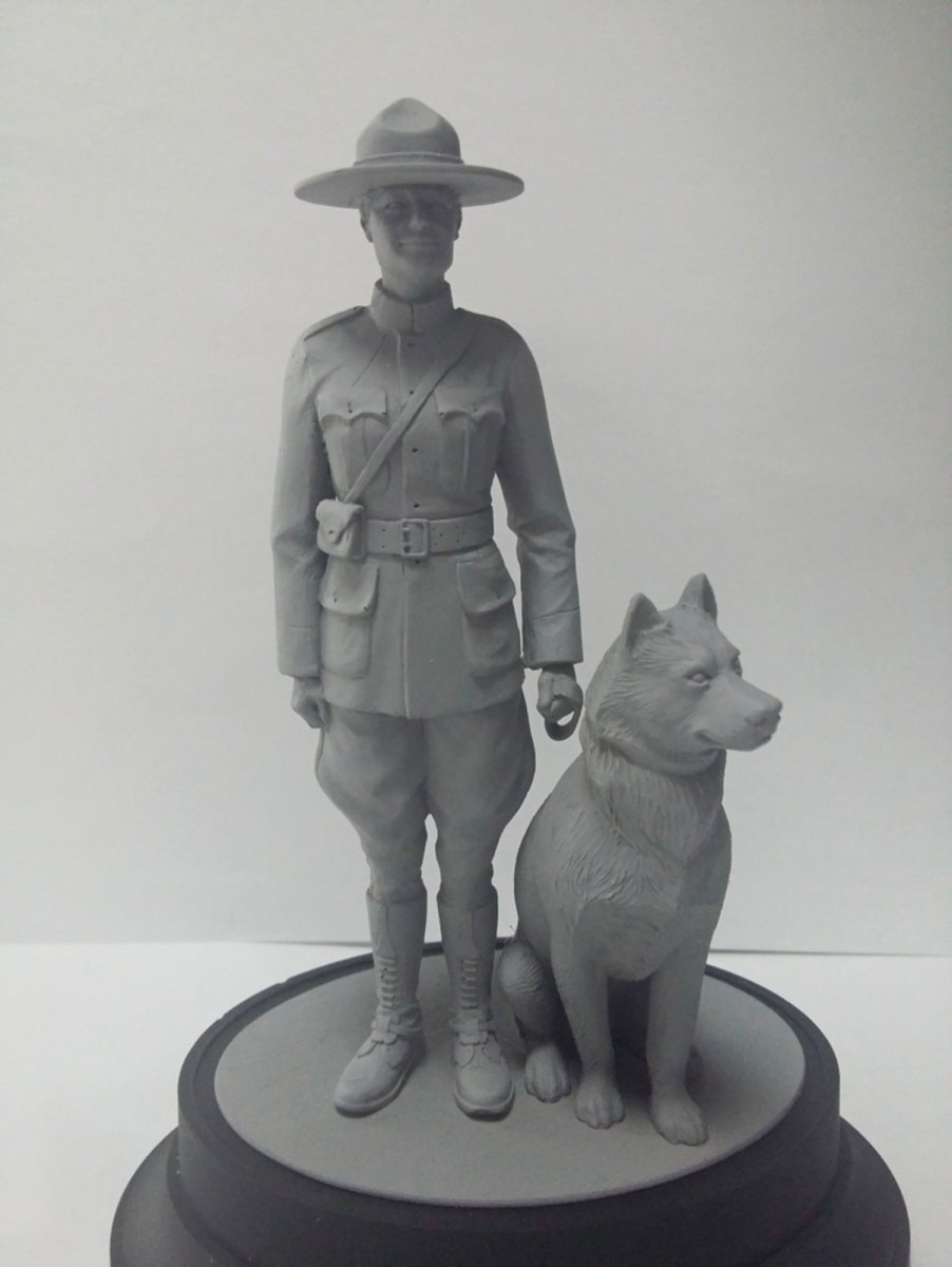 ICM 16008 RCMP Female Officer with dog 1/16 – zdjęcie 2