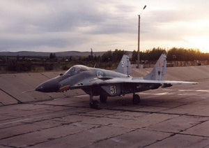 Uschi 3036 Display diorama Russian PAG-Type Taxiway and Tarmac, Circular, BLAST WALL EDITION 1/72 – zdjęcie 5