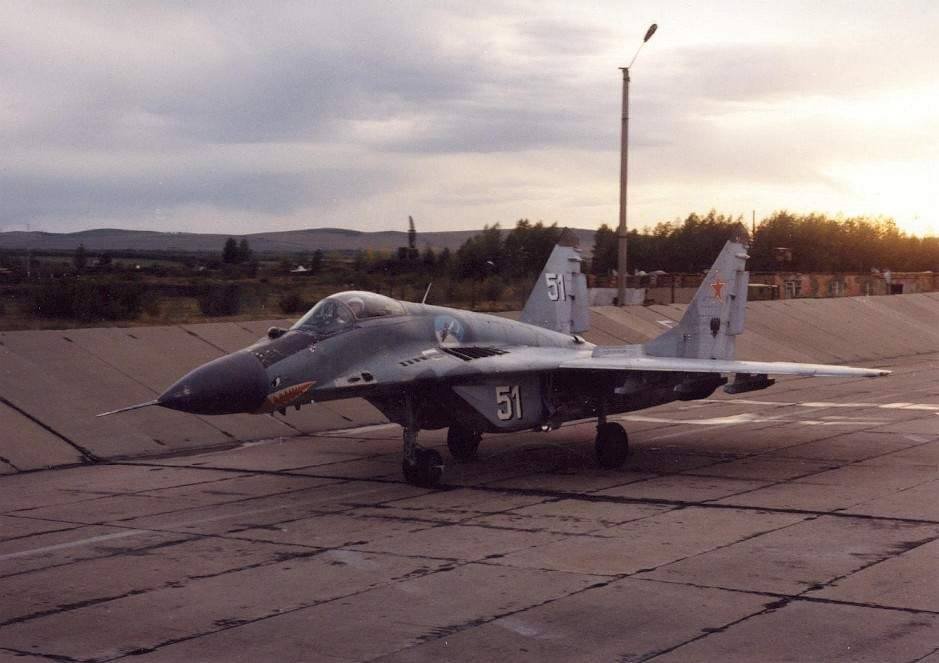 Uschi 3036 Display diorama Russian PAG-Type Taxiway and Tarmac, Circular, BLAST WALL EDITION 1/72 – zdjęcie 5