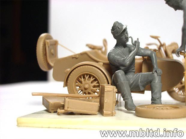 Master Box 3560 German motocycle repair team 1/35 – zdjęcie 14