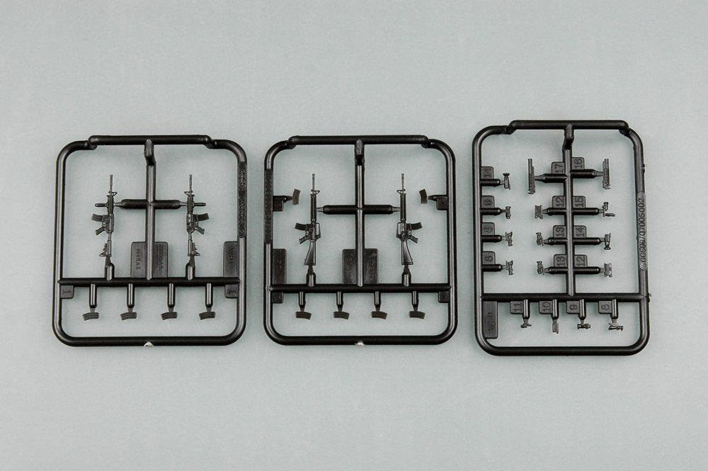 Trumpeter 00429 Modern US soldiers Logistics Supply Team 1/35 – image 5