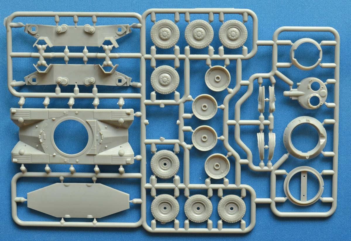 ACE 72459 EBR 90 F1 mod.1951 w/FL-11 turret wheeled tank 1/72 – zdjęcie 2