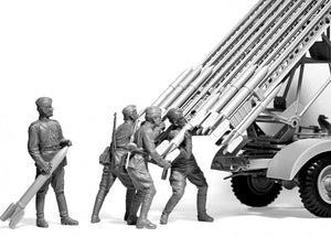 ICM 35592 BM-13-16 on WOT 8 chassis with Soviet Crew 1/35 – image 2