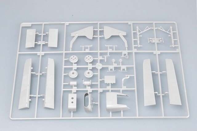 Trumpeter 02416 HURRICANE Mk.IIC/TROP 1/24 – immagine 9