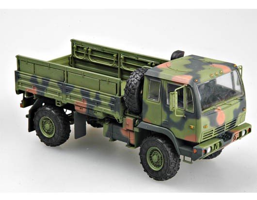Trumpeter 01004 M1078 Light Medium Tactical Vehicle (LMTV) Standard Cargo Tru 1/35 – image 3
