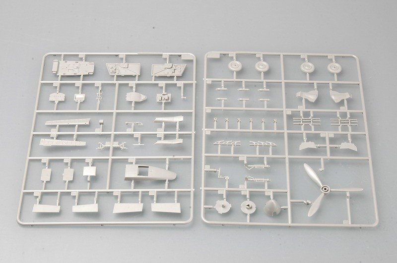 Trumpeter 02830 Soviet MiG-3 Early Version 1/48 – image 4