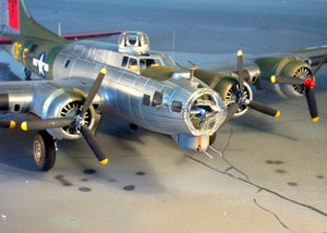 Revell 04283 B-17G Flying Fortress 1/72 – image 3