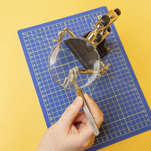 Modelcraft PCL2300 Heavy Duty Helping Hands Magnifier – image 3
