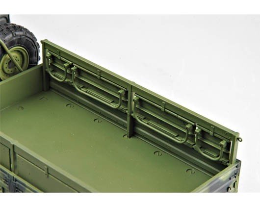 Trumpeter 01004 M1078 Light Medium Tactical Vehicle (LMTV) Standard Cargo Tru 1/35 – image 7