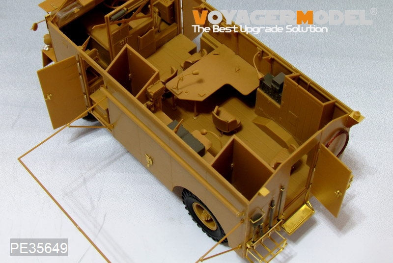 Voyager Model PE35649 WWII British AEC 4x4 Armored Command Vehicle&amp;quot;Dorchester&amp;quot; For AFV 35227 1/35 – zdjęcie 5