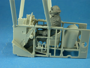 Copper State Models F32-038 Seated RFC Pilot in Sidcot suit 1/32 – image 4