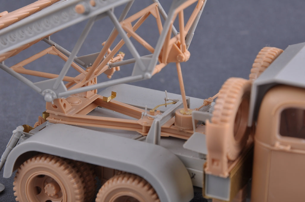 Hobby Boss 84572 GAZ-AAA with BM13/16 Katyusha 1/35 – zdjęcie 3
