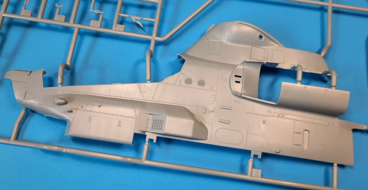 Hobby 2000 35009 AH-1Z Viper, Czech Air Force 1/35
