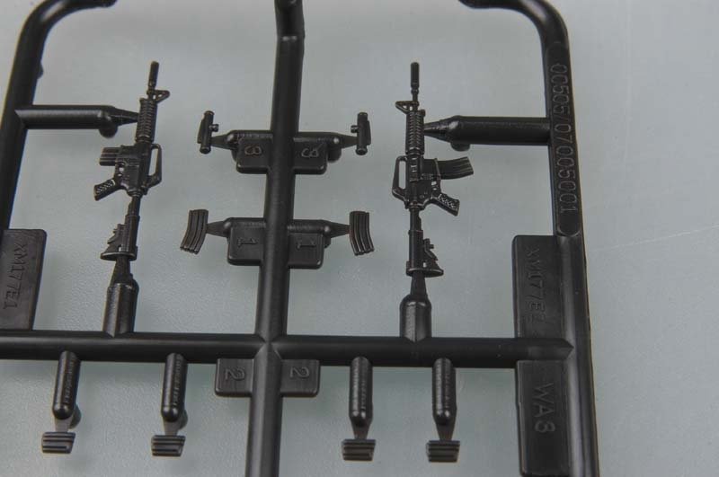 Trumpeter 00505 American machine gun AR-15/M16/M4 FAMILY-XM117 E1/E2 1/35 – zdjęcie 3