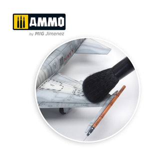 AMMO of Mig Jimenez 8576 DUST REMOVER BRUSH 2 – image 3