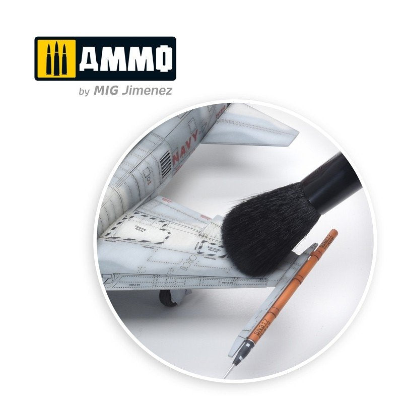 AMMO of Mig Jimenez 8576 DUST REMOVER BRUSH 2 – image 3