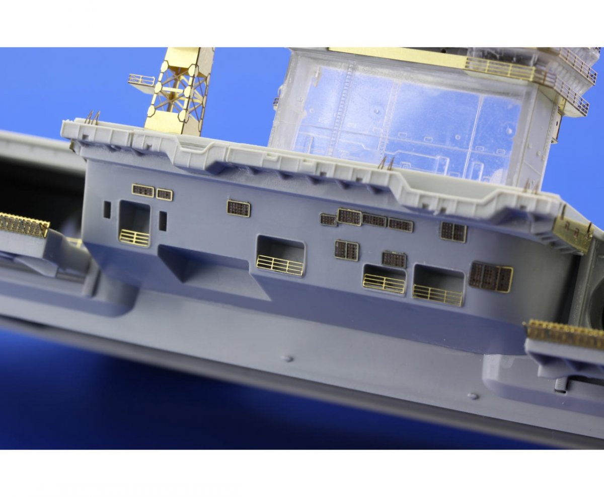 Eduard 17029 USS Nimitz CVN-68 TRUMPETER 1/700 – zdjęcie 7