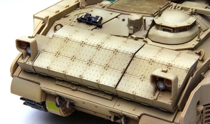 Meng Model SS-004 U.S.Infantry Fighting Vehicle M2A3 Bradley w/BUSK 1/35 – zdjęcie 3